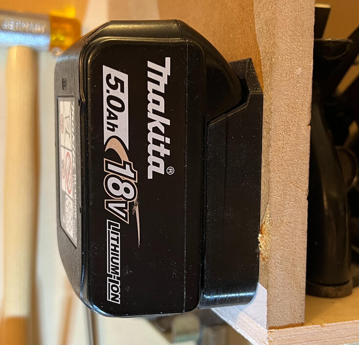 Wallmount for Makita 18V Batteries